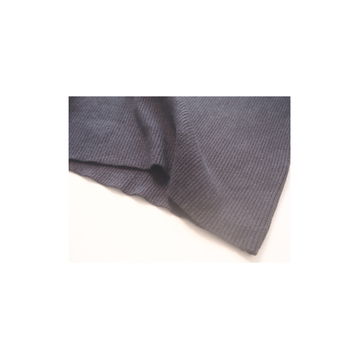 シルキーニットタートルネック