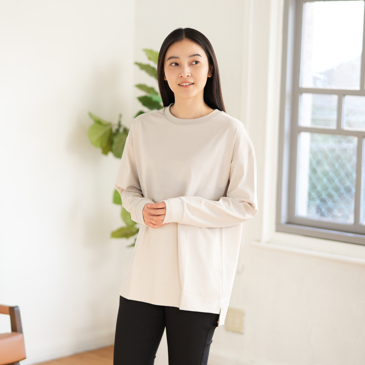 綿100%ワイドスリット長袖Tシャツ(2026年モデル)