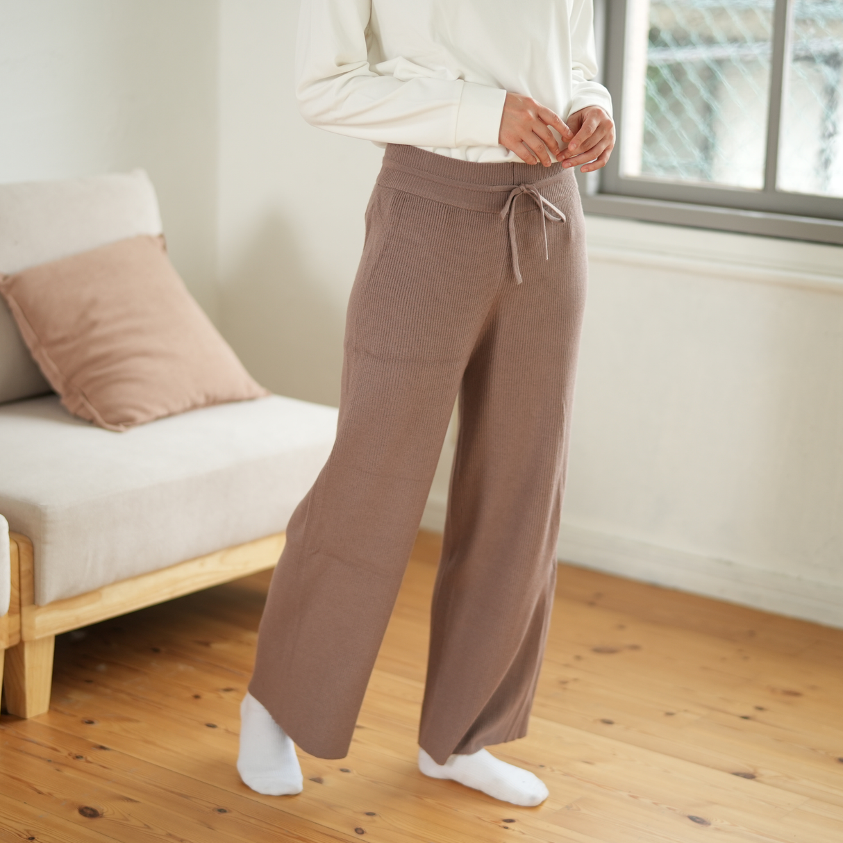 シルキーニットパンツ
