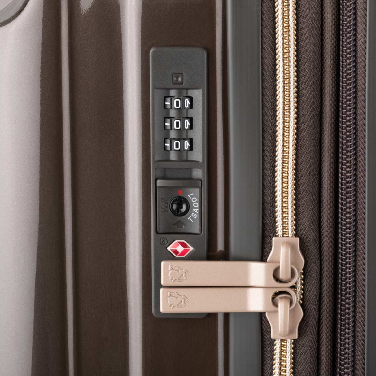 ストッパー付き鏡面拡張ファスナーキャリーVELIRO56L