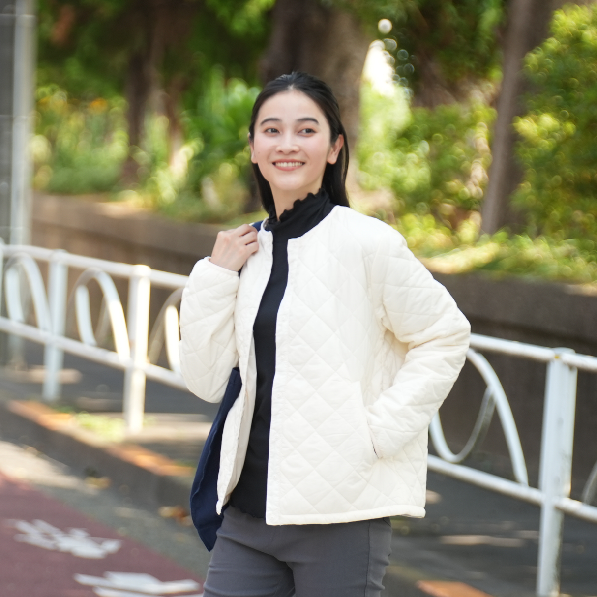 ライトパフノーカラージャケット