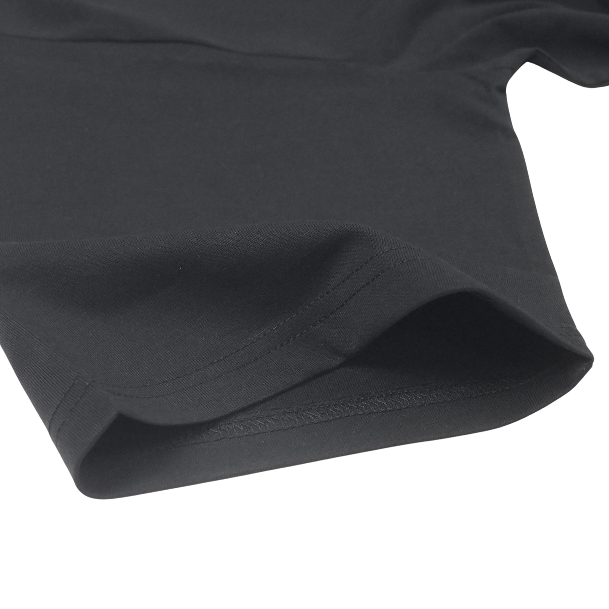 エンボスロゴTシャツ