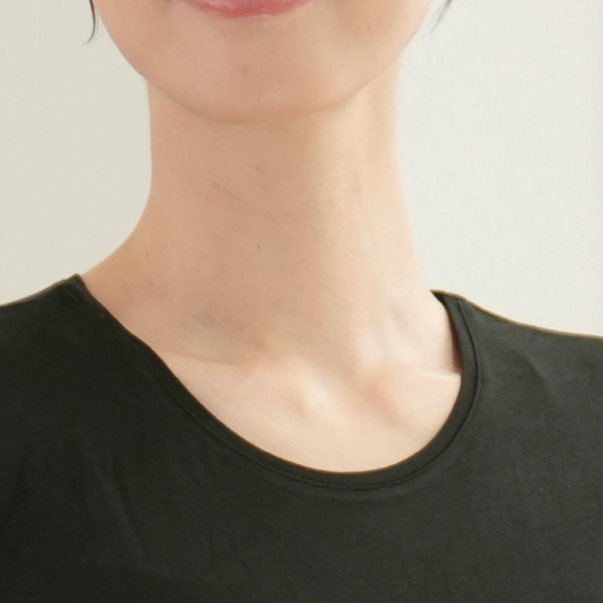 【ONFEEL】UネックインナーT/9分袖