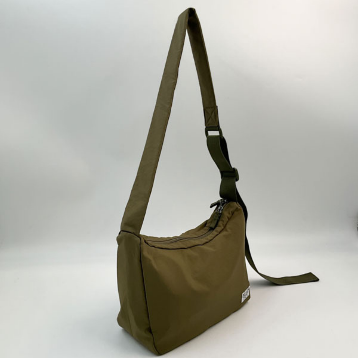 撥水ラウンドショルダーバッグ