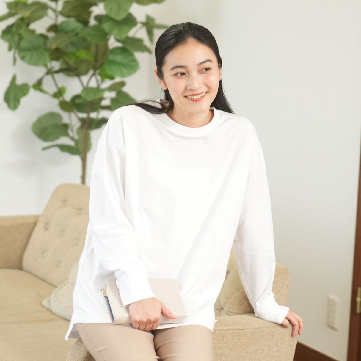 綿100%ワイドスリット長袖Tシャツ