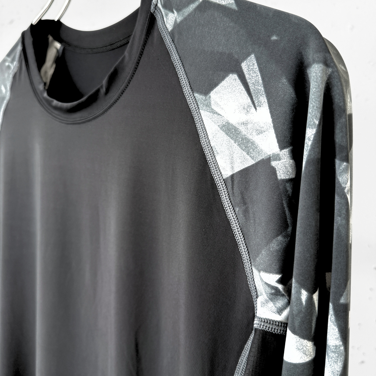 超冷感コンプレッションインナー（クルーネック）