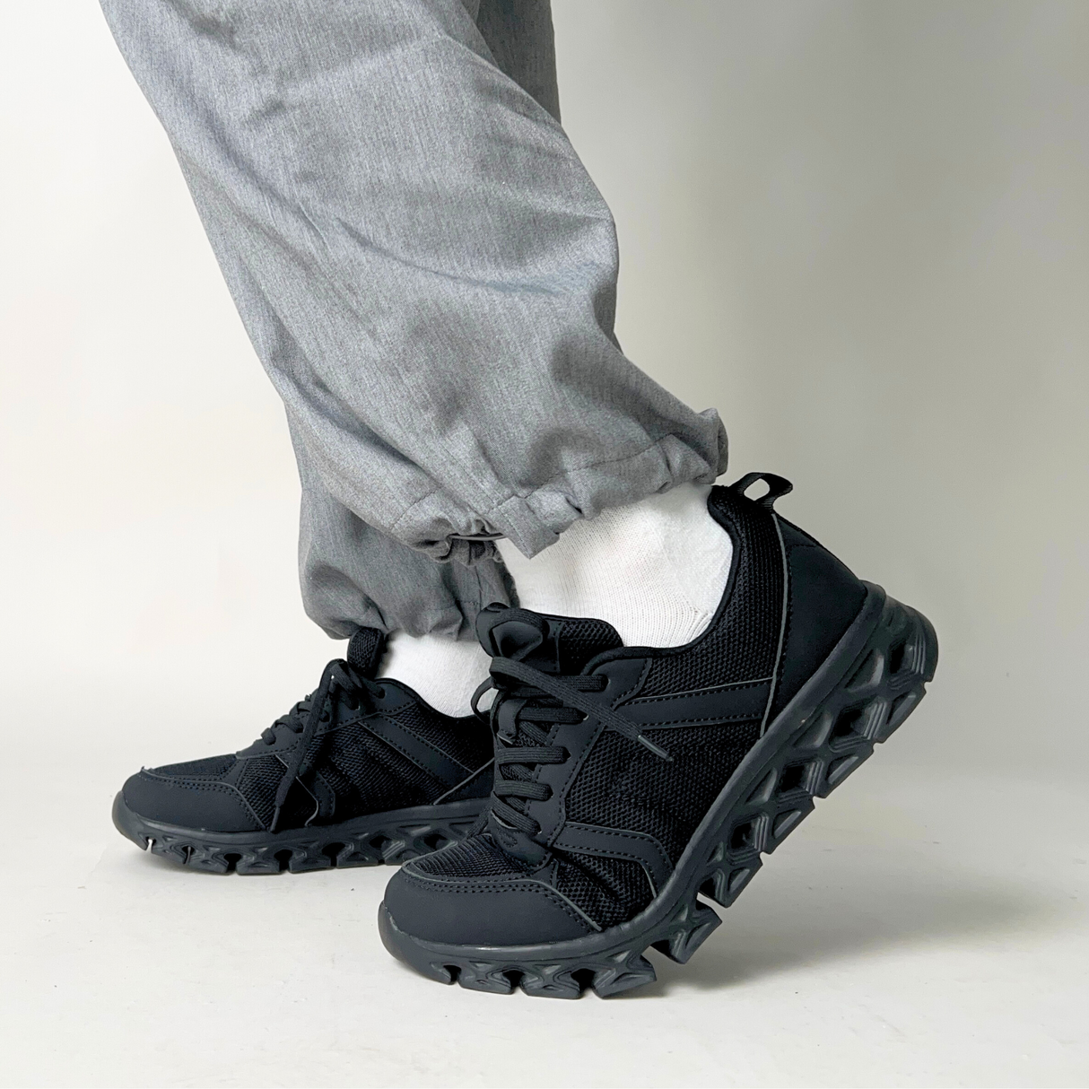 しゃがみやすいメッシュスニーカー