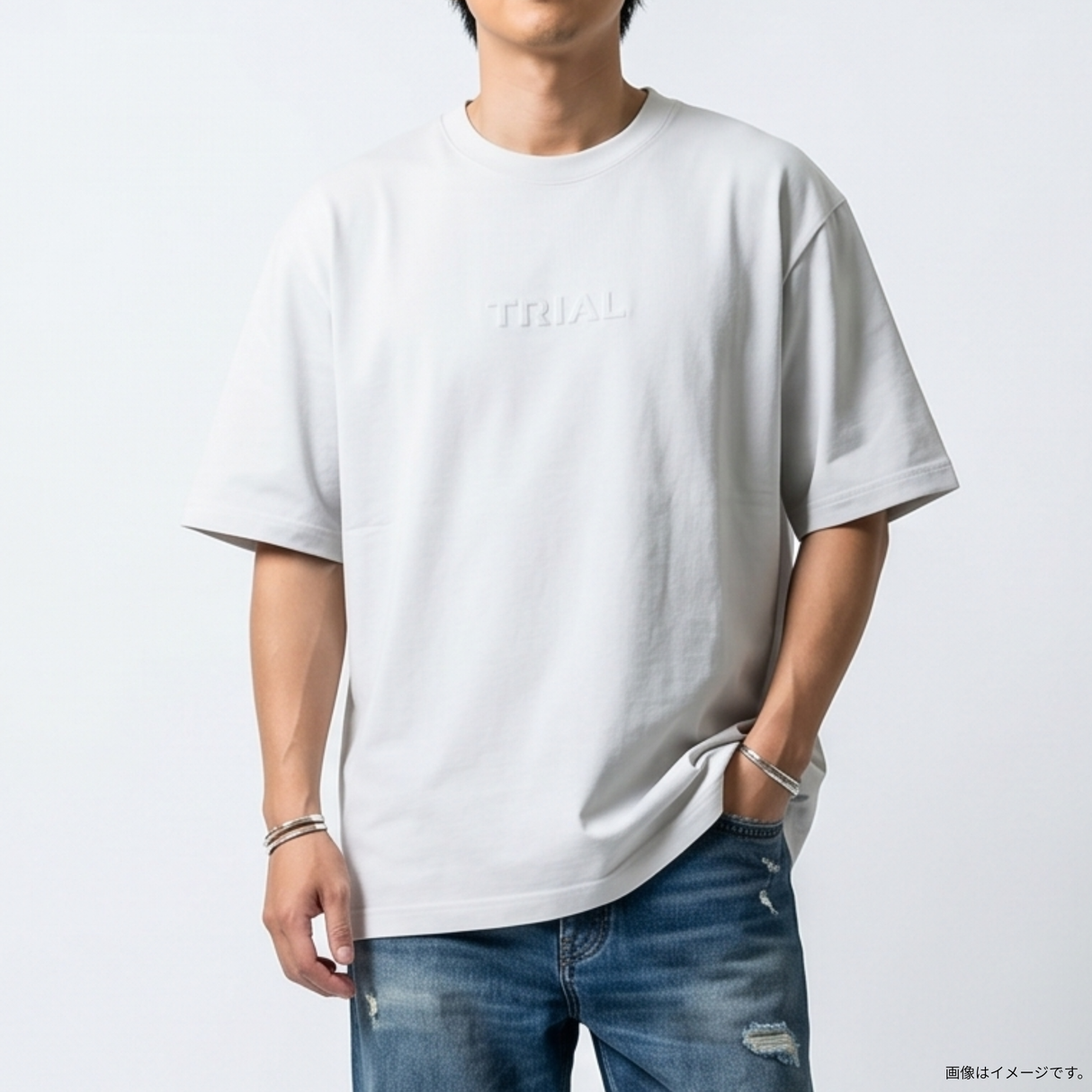 エンボスロゴTシャツ