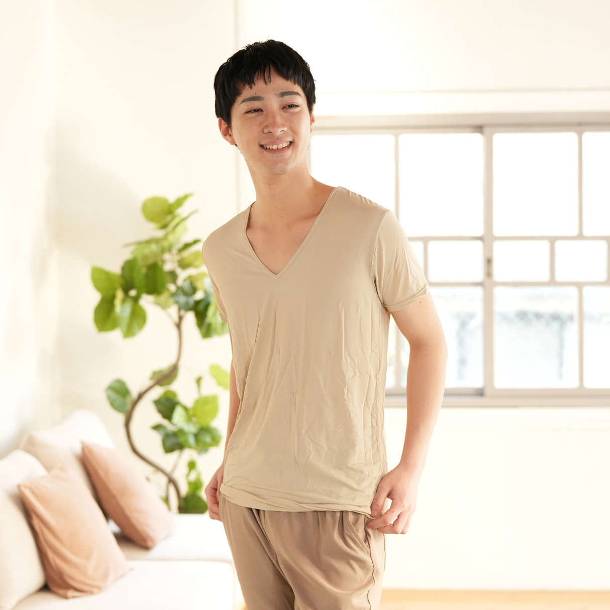 〔AIRITY〕メッシュVネック半袖