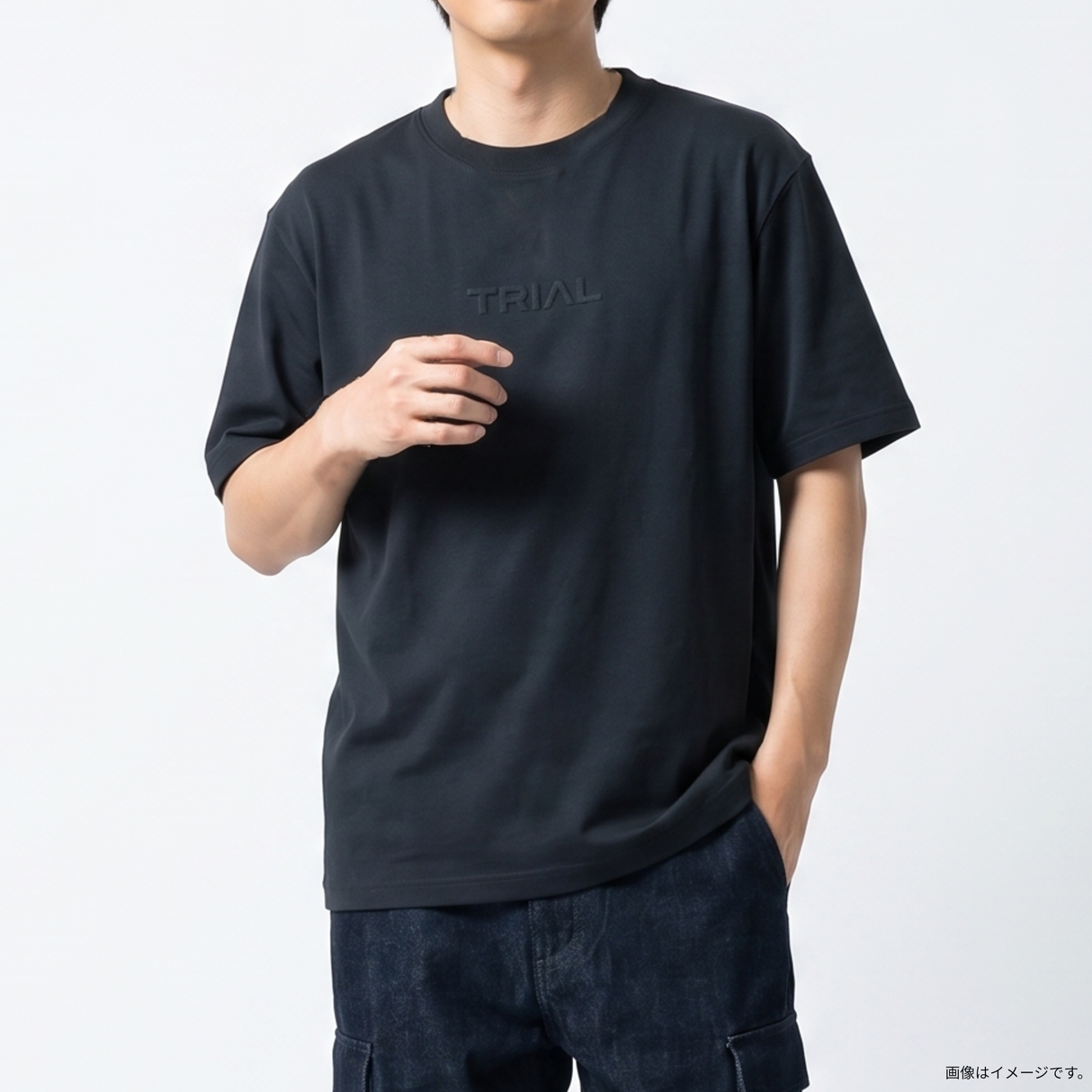 エンボスロゴTシャツ