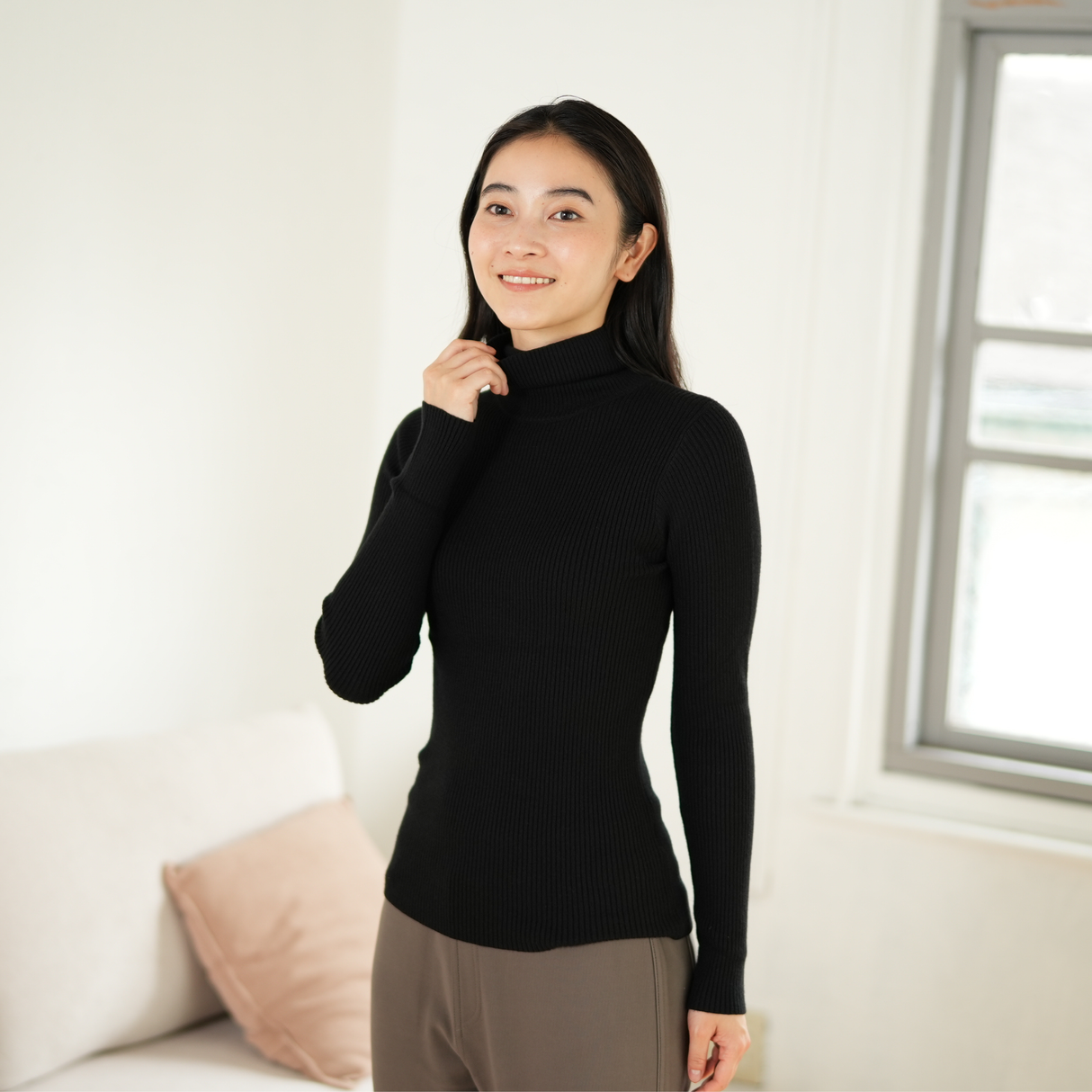 シルキーニットタートルネック