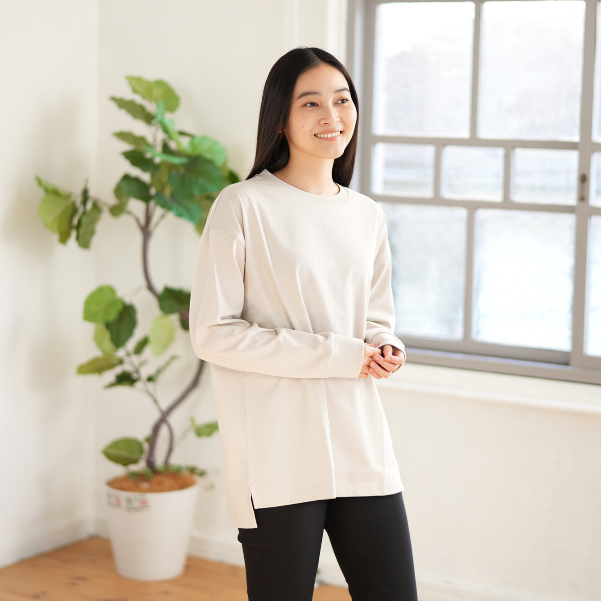 綿100%ワイドスリット長袖Tシャツ(2026年モデル)