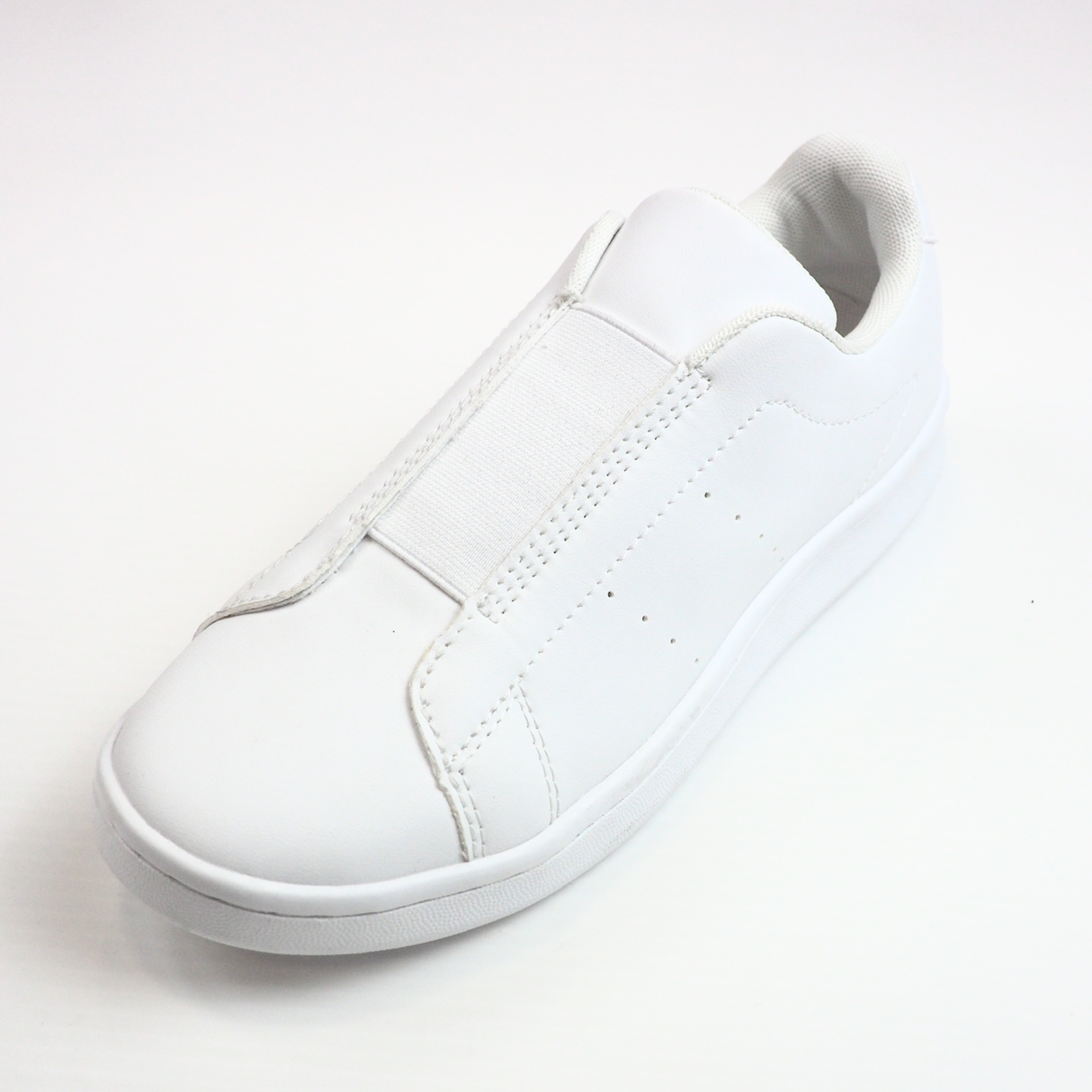 よごれにくい、脱ぎ履きしやすいスニーカー