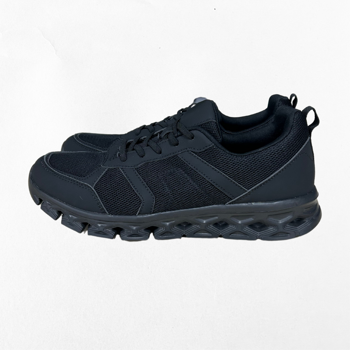 しゃがみやすいメッシュスニーカー