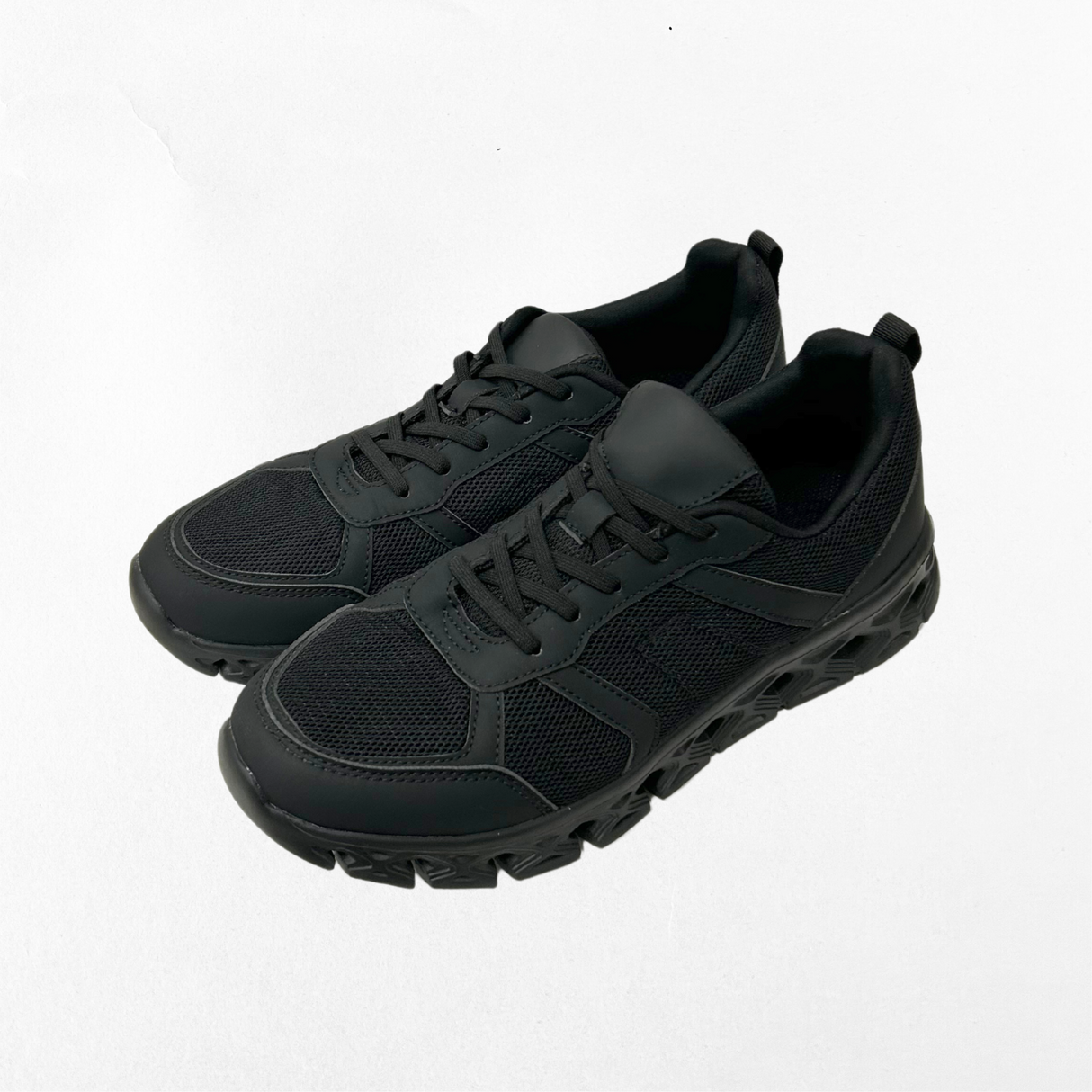 しゃがみやすいメッシュスニーカー