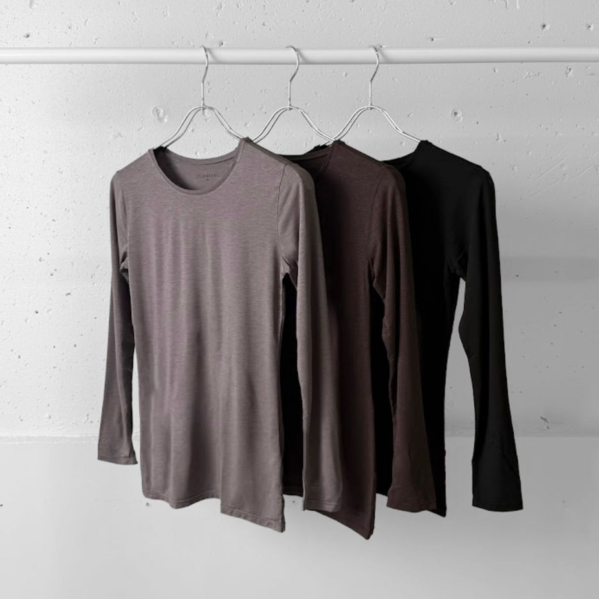 【ONFEEL】UネックインナーT/９分袖