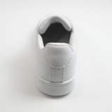 よごれにくい、脱ぎ履きしやすいスニーカー