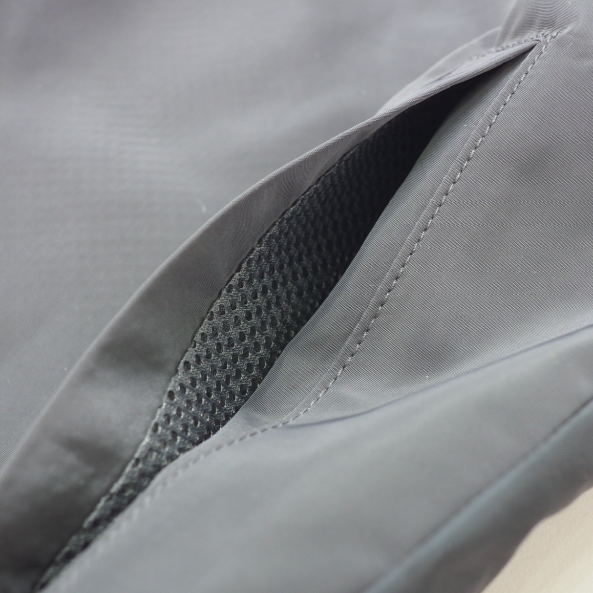 【Room＆Active】裏メッシュブレーカーパーカー